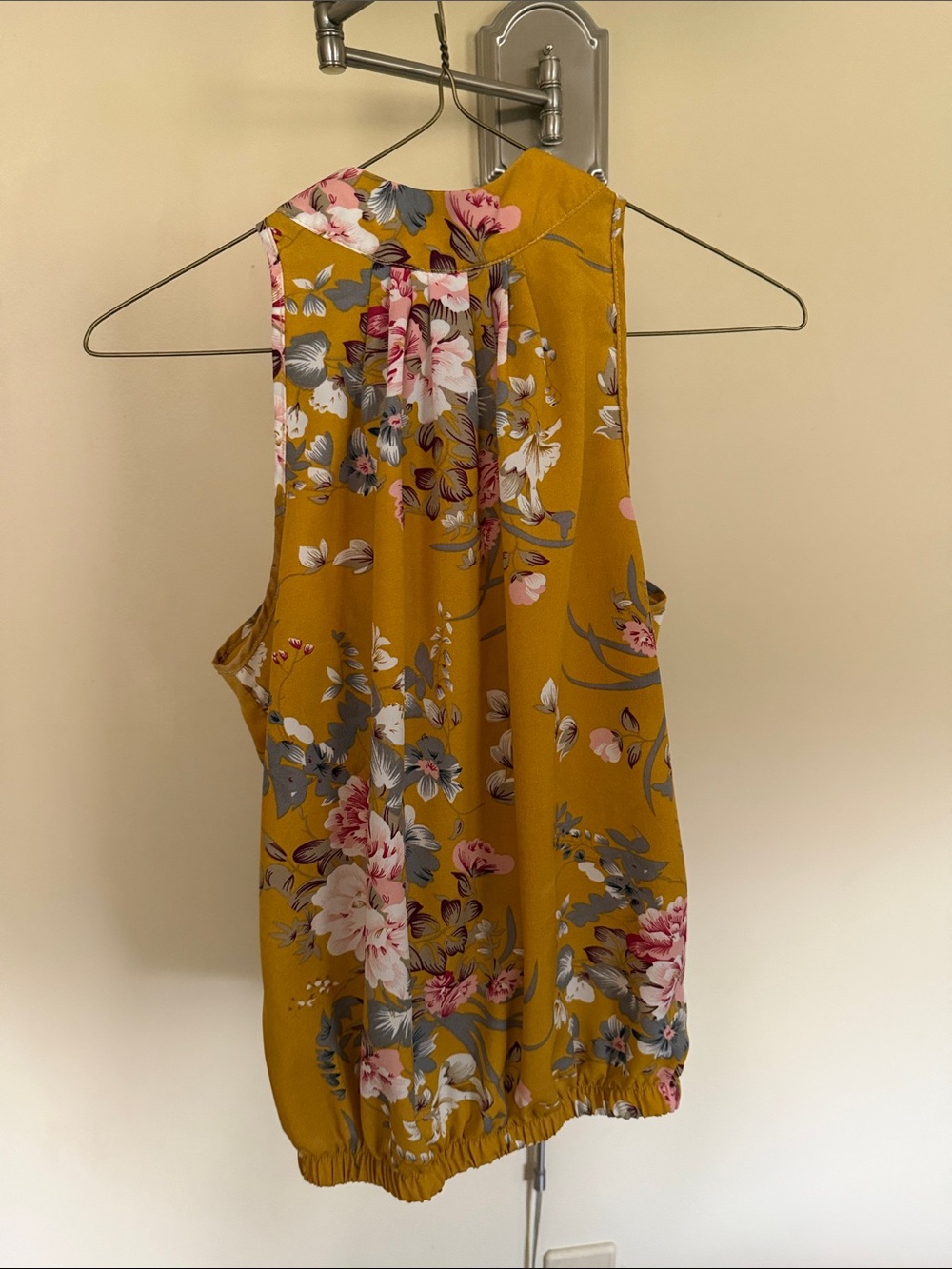 SHEIN Mustard Floral High-Neck Sleeveless Camisole